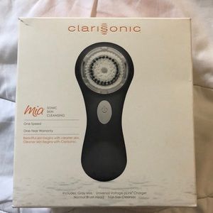 Clarisonic Mia face washing brush
